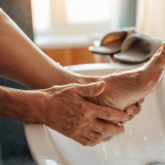 Soins des pieds diabétiques : conseils pour prévenir les complications