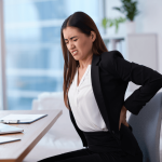 Mal de dos dû au travail de bureau ? Exercices de soulagement rapide