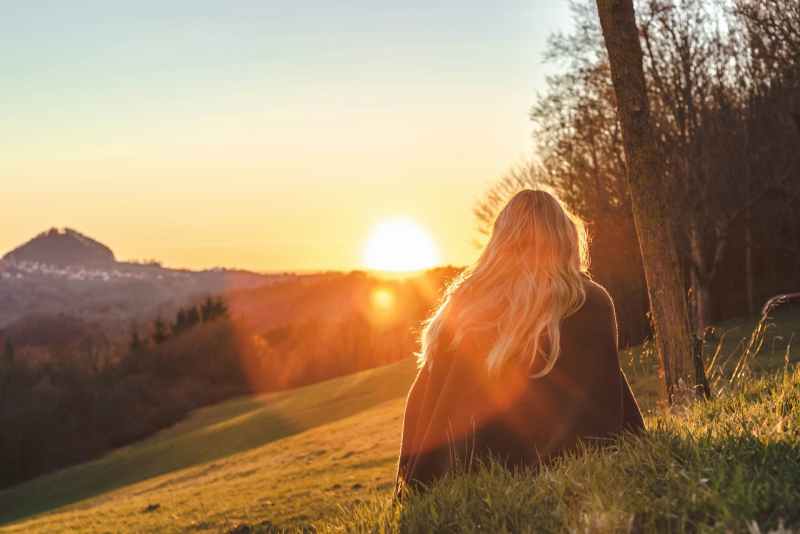 Un visage exposé au soleil peut-il vraiment compromettre votre bien-être global ? Pharamond