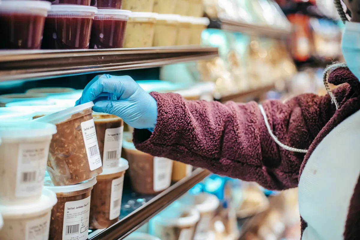 Lecture d'une étiquette nutritionnelle pour vérifier la teneur en EPA et DHA