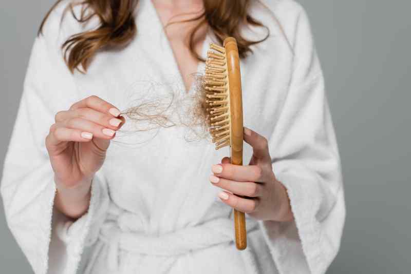 Perte de cheveux : quelles carences en sont responsables ? Pharamond