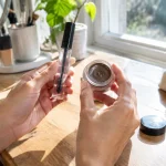 Mascara transparent ou gel liftant teinté pour cils : lequel choisir pour un look no‑makeup ?