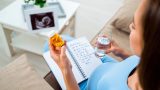 Acide folique et grossesse : quand commencer, quelle dose et pourquoi c&rsquo;est essentiel