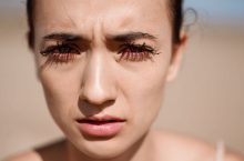 Cinq signes qu&rsquo;un rehaussement de cils a mal tourné et que faire après