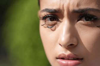 Combien de temps faut-il pour que les cils poussent ?