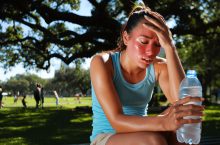 Comment reconnaître les signes d&rsquo;un coup de chaleur ou d&rsquo;une déshydratation et que faire cet été?