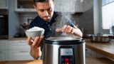 Cuire du riz tous les jours dans un cuiseur électrique : risques et précautions