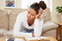 Fatigue persistante : quels symptômes doivent alerter sur un possible cancer ?