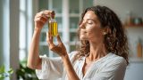 Huile de bourrache : 5 bienfaits prouvés par la science et comment les utiliser