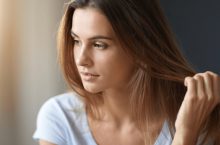 Pourquoi on parle tant du vieillissement des cheveux et comment préserver leur longévité ?