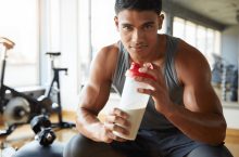 Quand prendre de la whey pour muscler et récupérer : conseils d’un diététicien