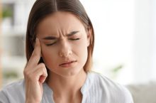Que révèlent vos maux de tête : causes fréquentes et signes à surveiller