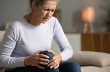 Quels anti-inflammatoires naturels sont efficaces pour soulager les douleurs articulaires ?
