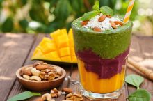 Smoothies d&rsquo;été aux fruits et aux noix : recettes faciles pour l&rsquo;énergie au quotidien