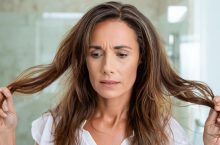 Tout savoir sur la perte de cheveux en périménopause : symptômes, prévention et traitements