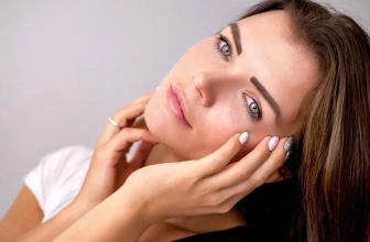 Chute des cils pendant la ménopause : causes et conseils
