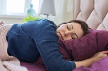 Sueurs nocturnes : causes et solutions