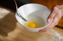 Que faire avec des jaunes d’œufs sans les blancs ? 5 recettes salées irrésistibles