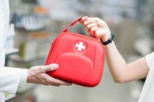 Que mettre dans une trousse de secours pour un voyage ?