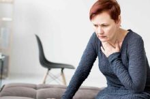 Symptômes de l’infarctus chez la femme : combien de temps avant les premiers signes ?